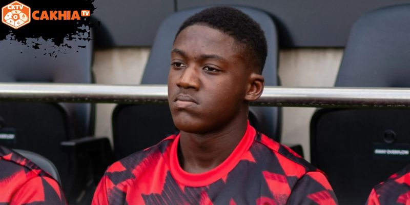 Mainoo - Viên ngọc quý MU không thể tiếp tục bỏ lỡ