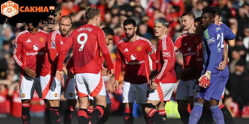 MU gây sốc: Hòa đội hạng 18 & thổi bùng cơn thịnh nộ tại Old Trafford